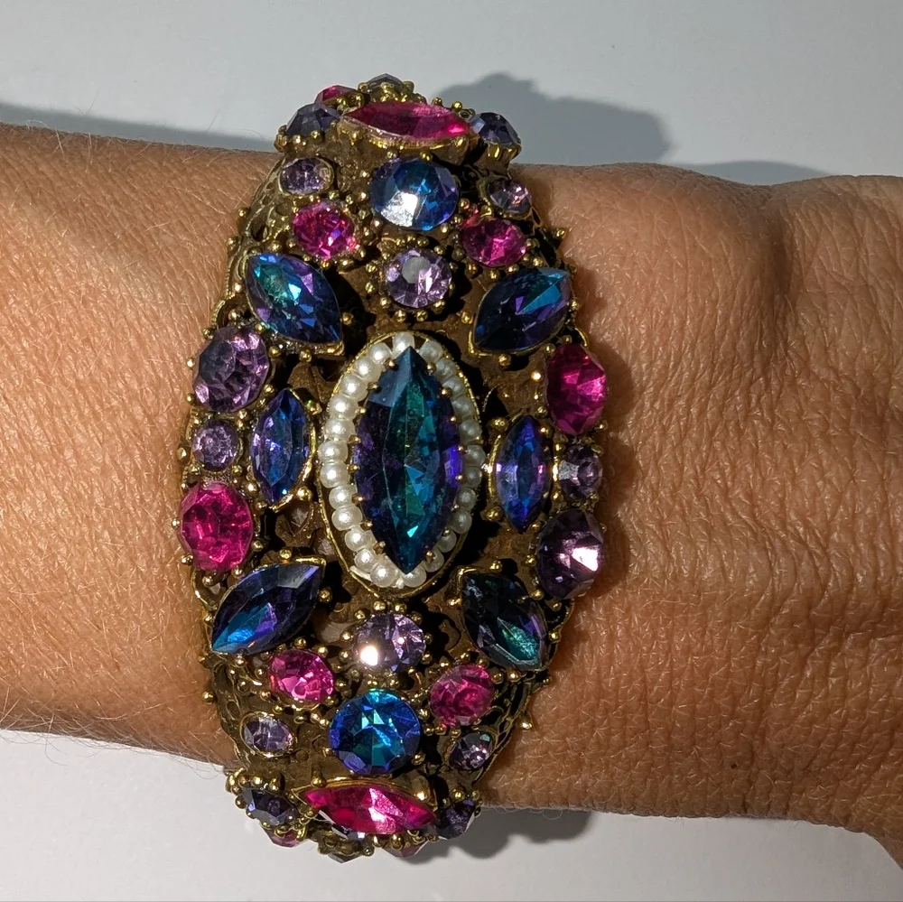 EVC SIGNED WEISS GOLD TONE CRYSTAL RHINESTONES & FX PEARLS HINGE BRACELET & EARR - Picture 2 of 14